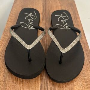 Roxy flip flop sandals size 9/10 black with glitter silver thong strap-Like new